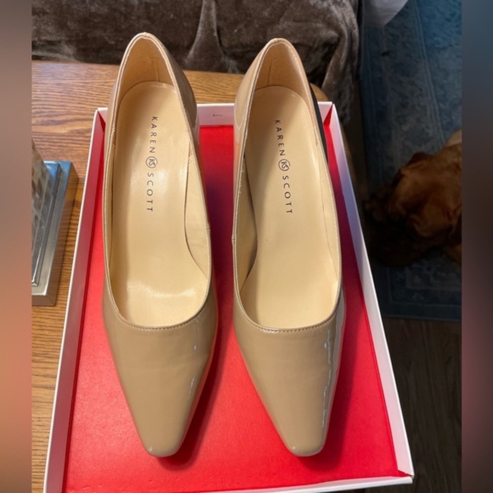 EUC Karen Scott heels size 7.5